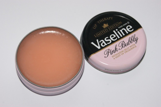 Mangouste "Batch 2" : Evènements et dates - Page 5 Vaseline-pink-bubbly-lip-therapy-review-003
